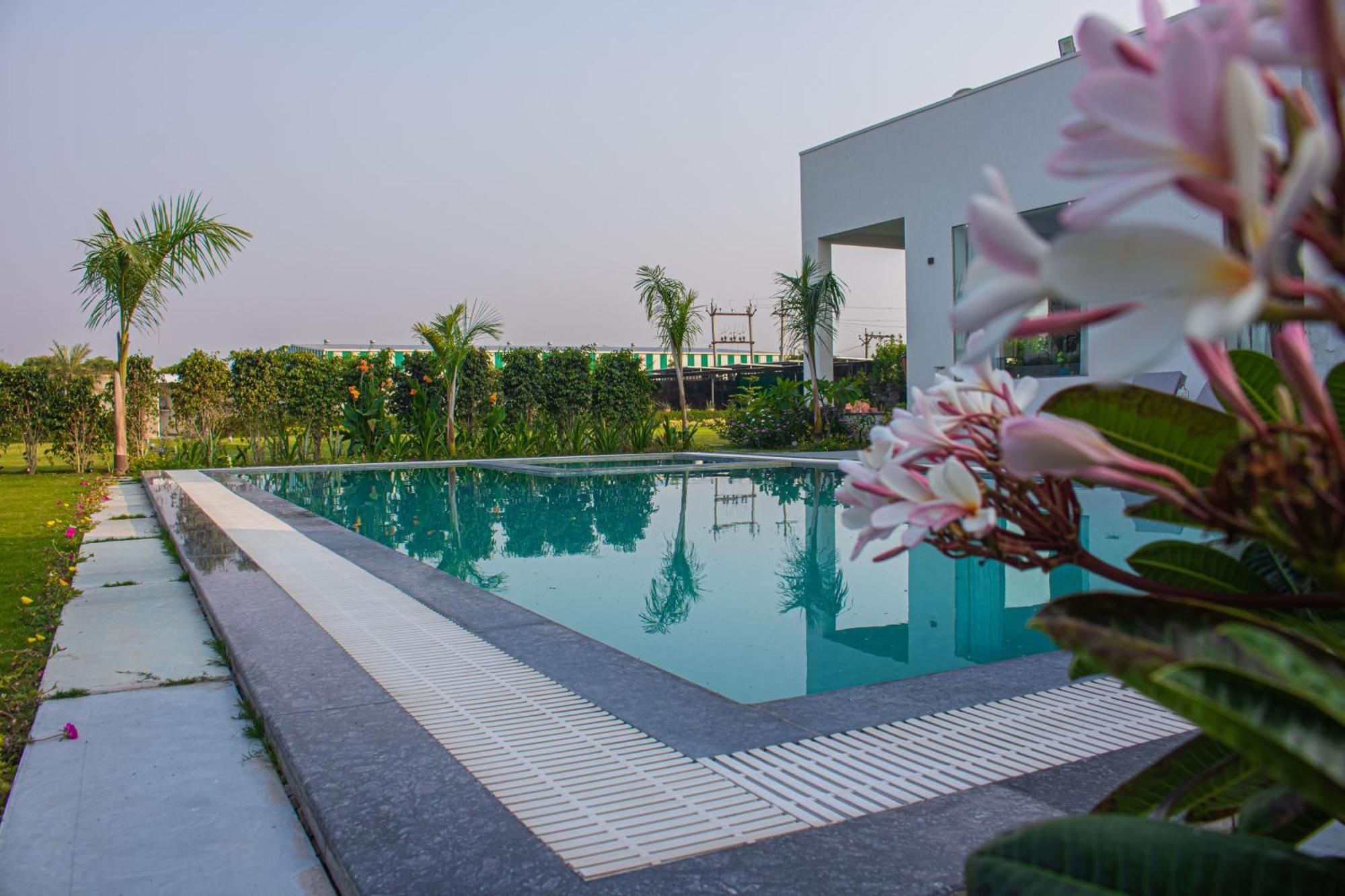 The Peace- A Luxury Private Pool Villa Jaipur Bagian luar foto